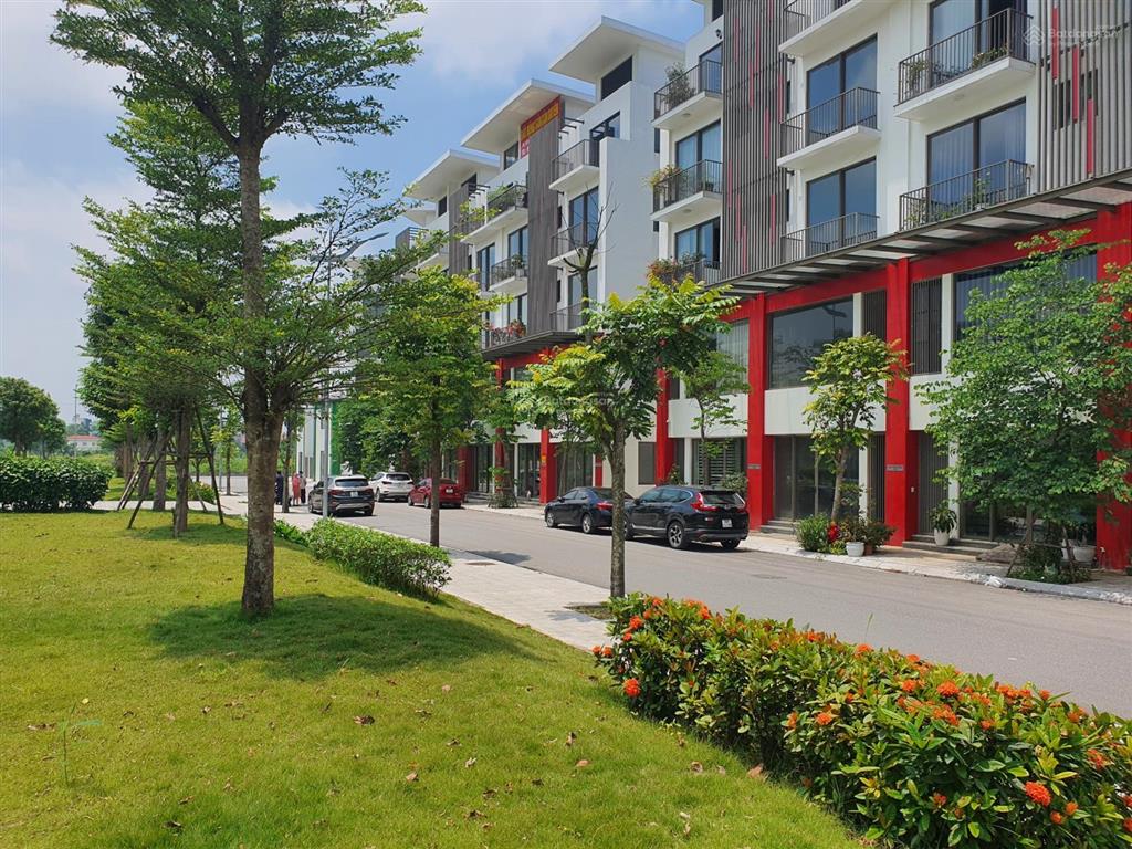 Cho thuê nhà phố khai sơn 220m2, mặt tiền rộng 22m, giá thuê 50tr/tháng.  0989 386 ***