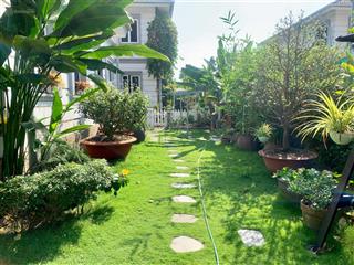 Thích sân vườn rộng để trồng hoa, ngồi thưởng trà chiều trong không gian riêng tư  toantranvillas