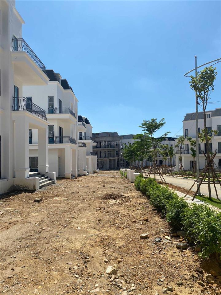 Bán căn biệt thự 298m2 giá 18tỷ xanh villas. vị trí đẹp, chủ nhà thiện chí thương lượng