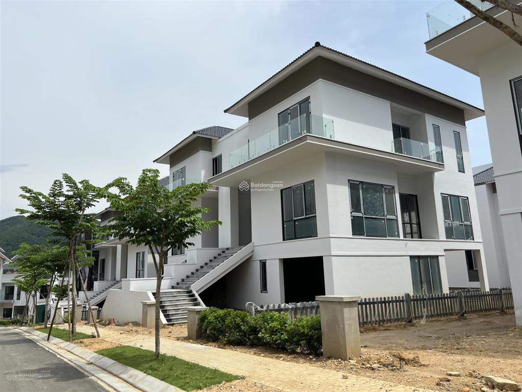 Bán căn biệt thự 298m2 giá 18tỷ xanh villas. vị trí đẹp, chủ nhà thiện chí thương lượng