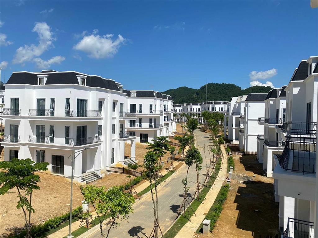 Bán căn biệt thự 298m2 giá 18tỷ xanh villas. vị trí đẹp, chủ nhà thiện chí thương lượng