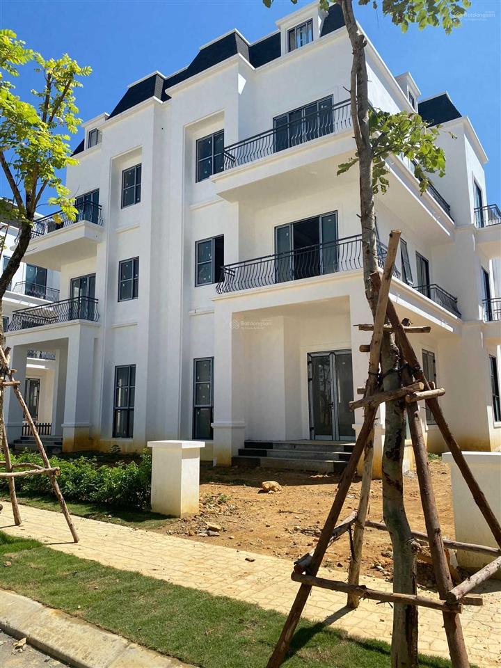 Bán căn biệt thự 298m2 giá 18tỷ xanh villas. vị trí đẹp, chủ nhà thiện chí thương lượng