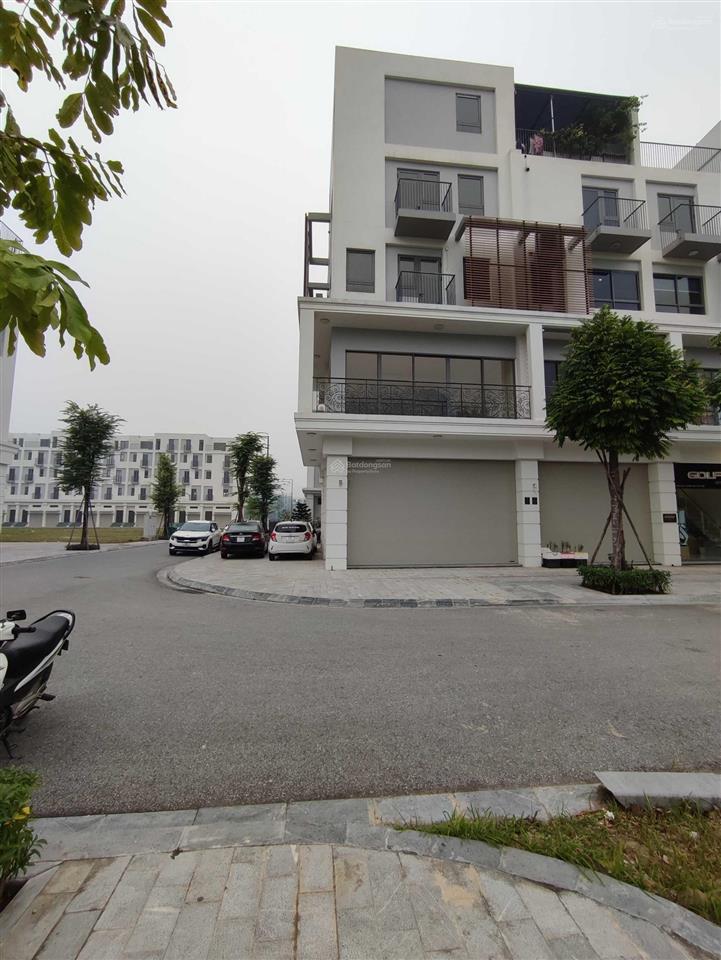 Bán căn shophouse góc, mặt đường 30m, view đẹp, hướng đông nam, dự án the manor central park