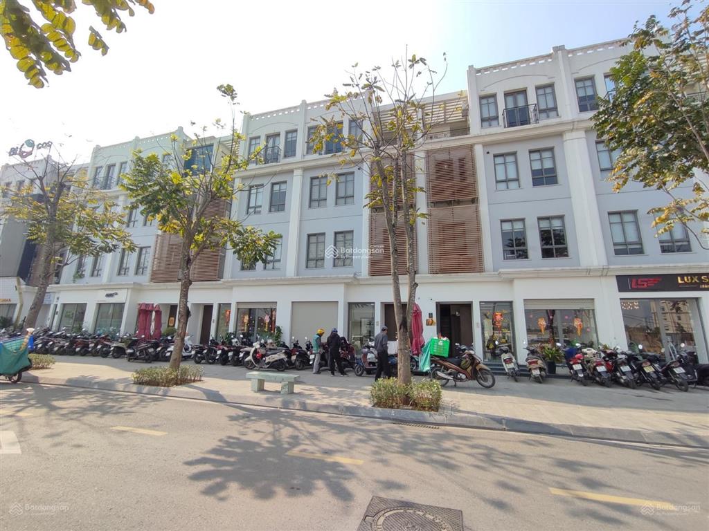 Bán căn shophouse góc, mặt đường 30m, view đẹp, hướng đông nam, dự án the manor central park