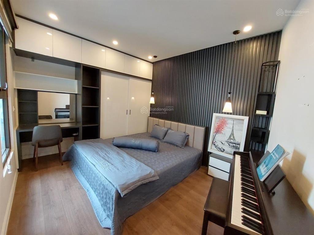 Chính chủ cần bán gấp căn hộ 2 ngủ 60m2, giá 6.2 tỷ full nội thất