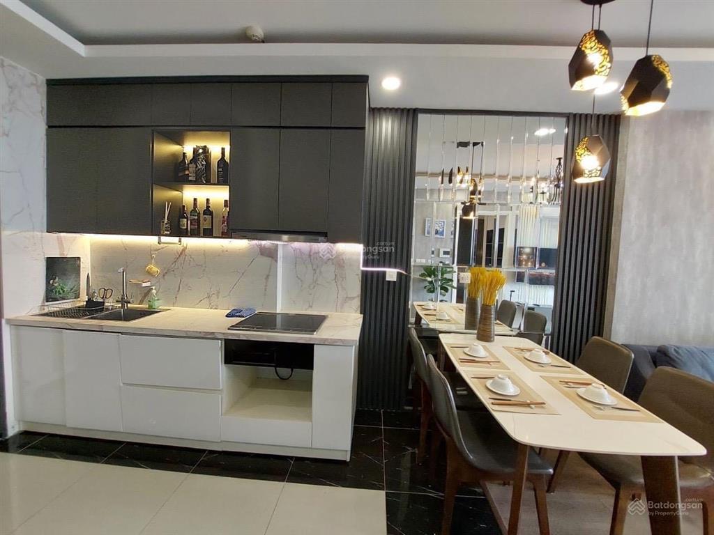 Chính chủ cần bán gấp căn hộ 2 ngủ 60m2, giá 6.2 tỷ full nội thất