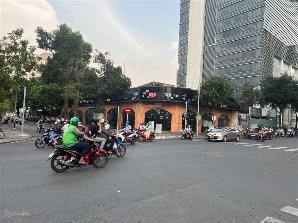 Cho thuê góc 2mt 144  146 hai bà trưng với nguyễn đình chiểu, quận 1, 20x50m, 1 trệt, dtsd 1000m2