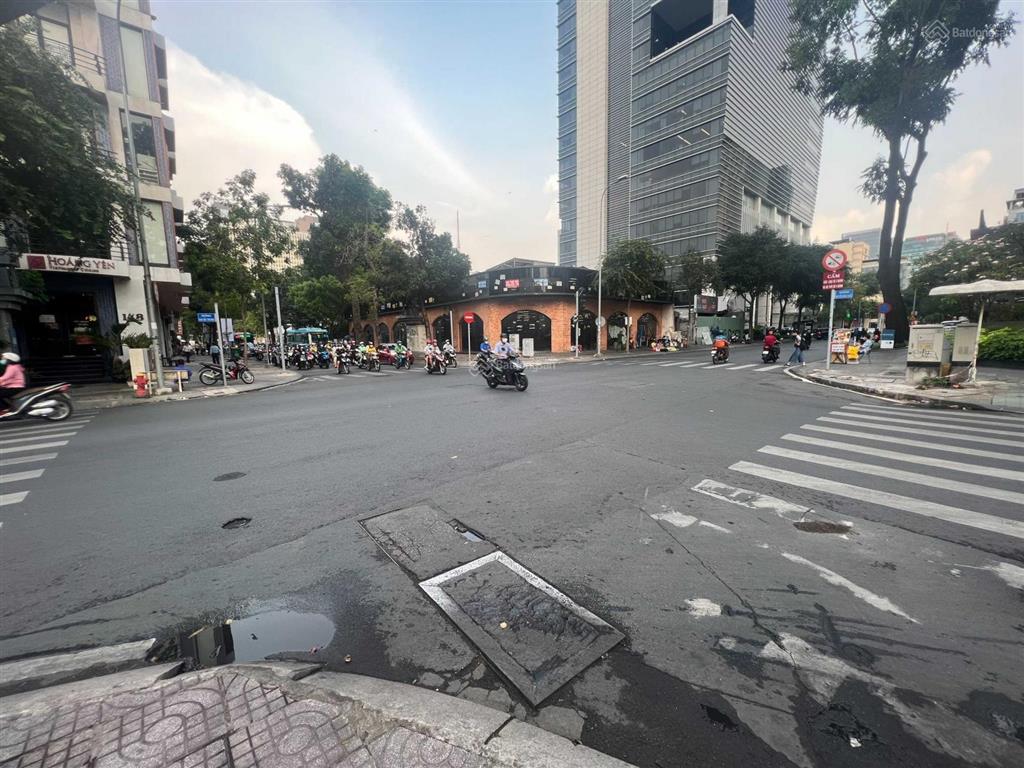 Cho thuê góc 2mt 144  146 hai bà trưng với nguyễn đình chiểu, quận 1, 20x50m, 1 trệt, dtsd 1000m2