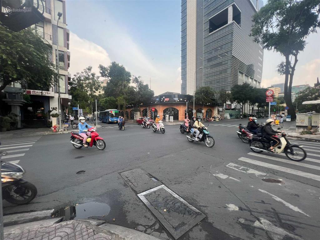 Cho thuê góc 2mt 144  146 hai bà trưng với nguyễn đình chiểu, quận 1, 20x50m, 1 trệt, dtsd 1000m2