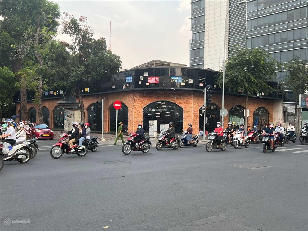 Cho thuê góc 2mt 144  146 hai bà trưng với nguyễn đình chiểu, quận 1, 20x50m, 1 trệt, dtsd 1000m2