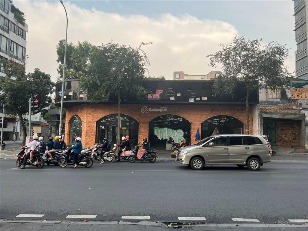 Cho thuê góc 2mt 144  146 hai bà trưng với nguyễn đình chiểu, quận 1, 20x50m, 1 trệt, dtsd 1000m2