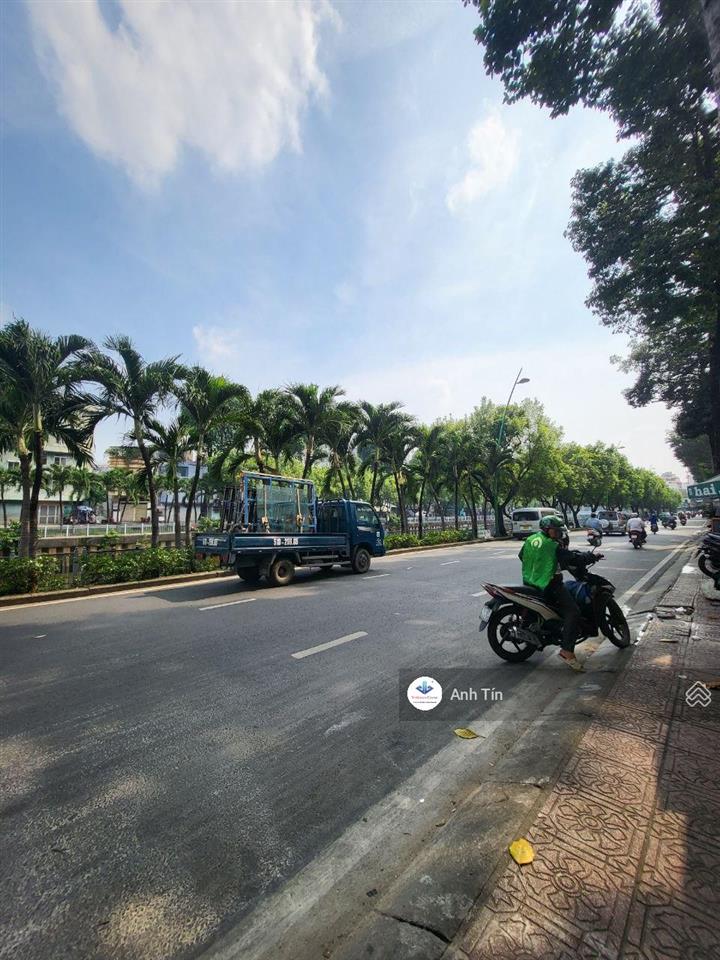Mtkd khan hiếm! dt 4m x 12m, 2 mặt tiền, trệt 3 lầu, mt hoàng sa p. 5 q. tb, giá chỉ 12,3 tỷ tl