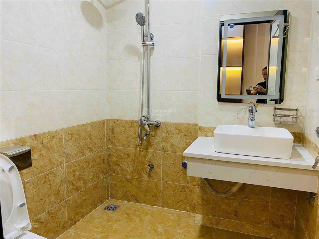 Nhà ngọc thụy, dt 115 m2, mt 7 m, gần đường hồng tiến gần trường việt pháp gần chợ ngọc thụy