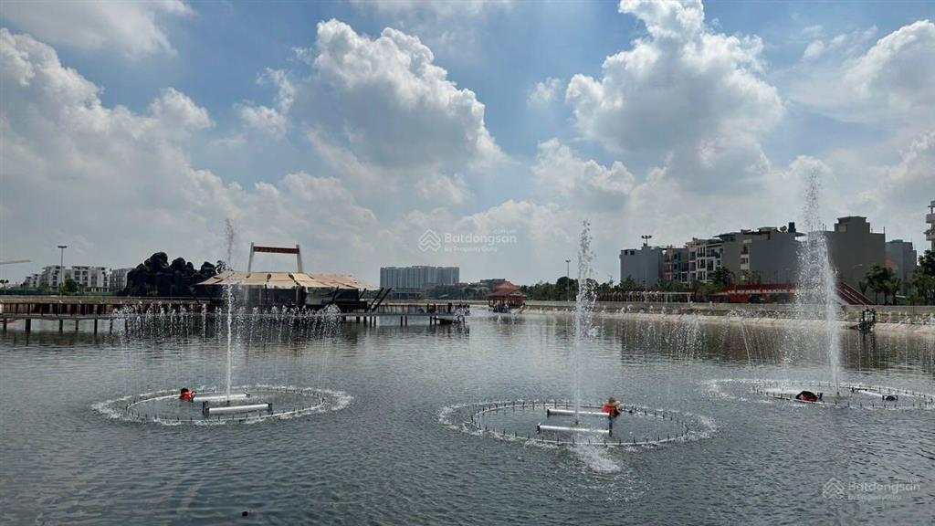 Nhà ngọc thụy, dt 115 m2, mt 7 m, gần đường hồng tiến gần trường việt pháp gần chợ ngọc thụy