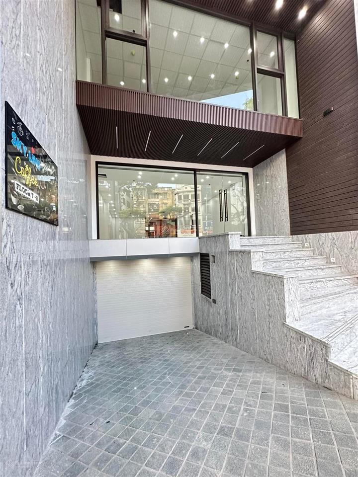 Mặt phố vip long biên  vỉa hè đá bóng  vị trí đắc địa