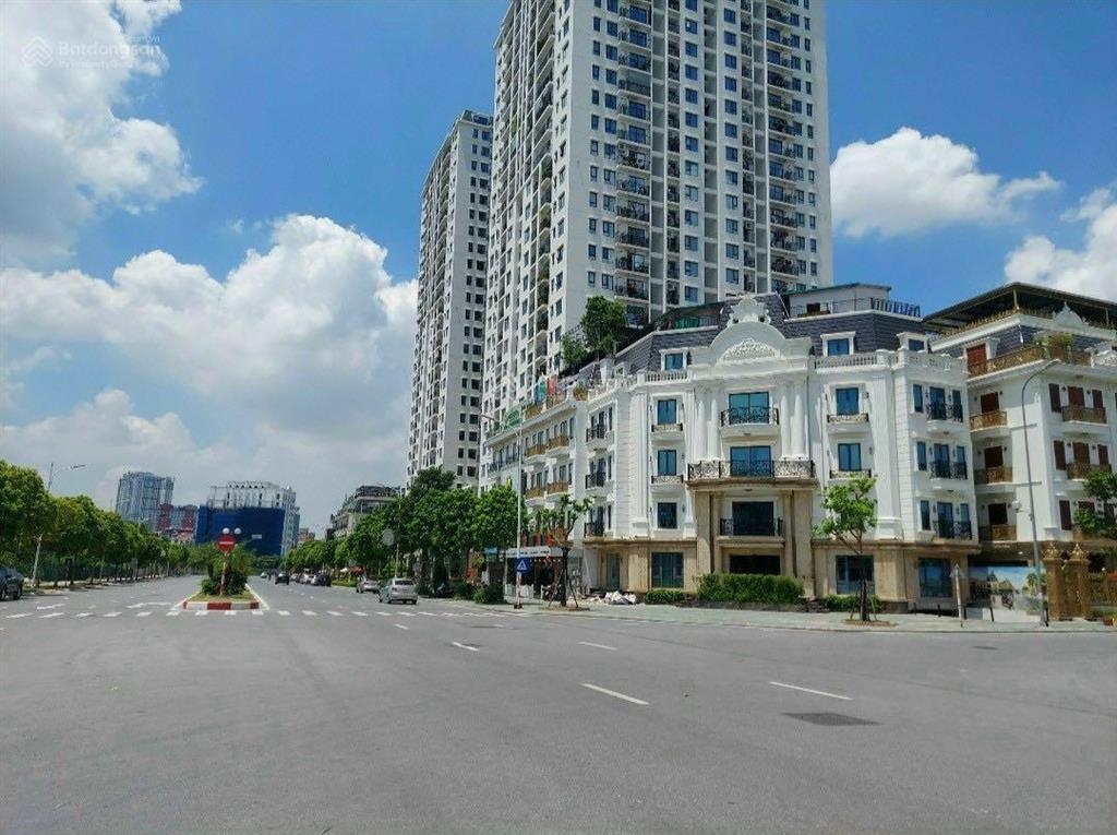 Mặt phố vip long biên  vỉa hè đá bóng  vị trí đắc địa