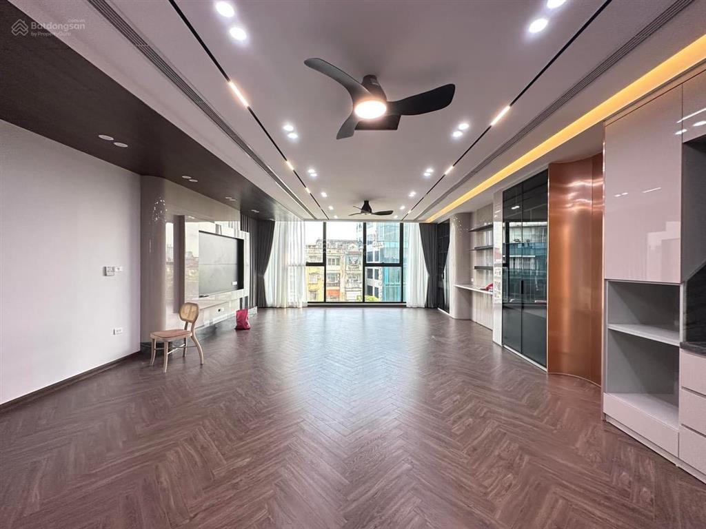 Mặt phố vip long biên  vỉa hè đá bóng  vị trí đắc địa