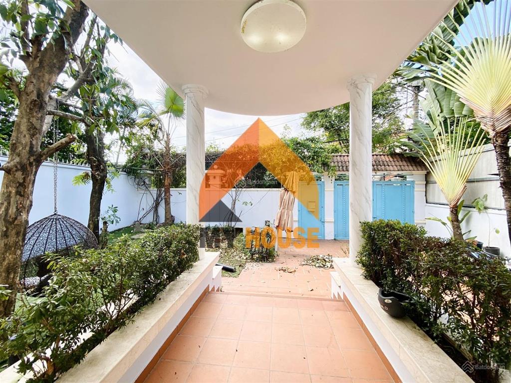 Sos! biệt thự trắng sân vườn thư giãn thảo điền 350m2
