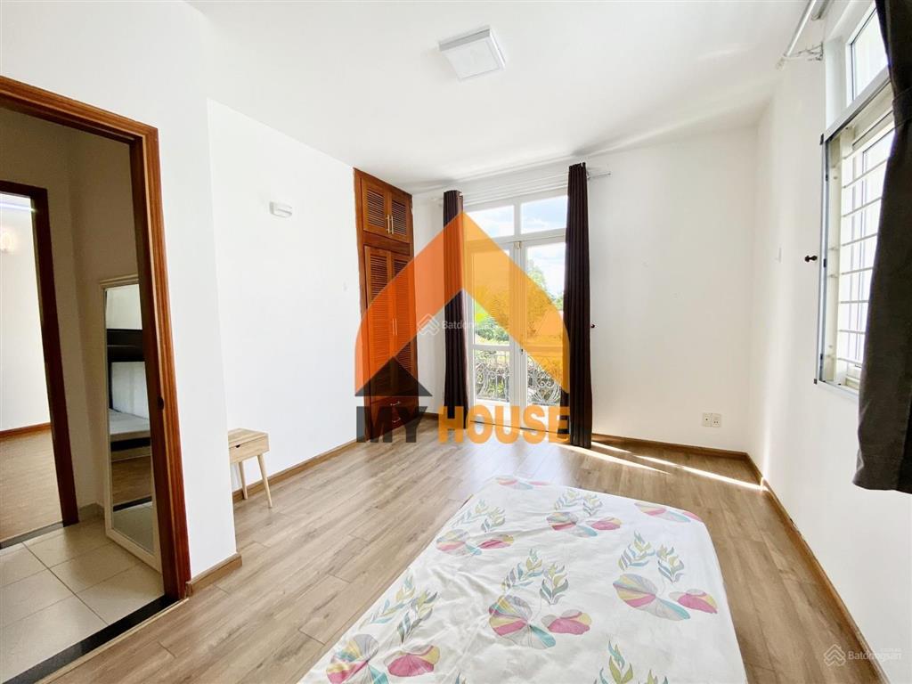Sos! biệt thự trắng sân vườn thư giãn thảo điền 350m2