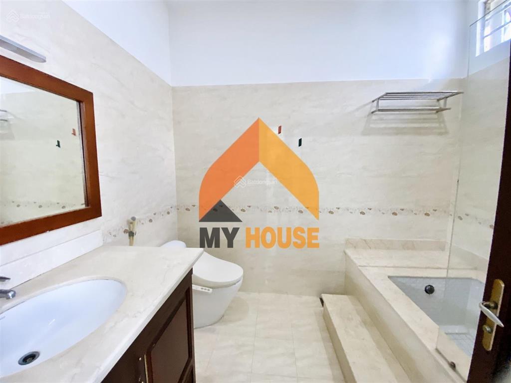 Sos! biệt thự trắng sân vườn thư giãn thảo điền 350m2