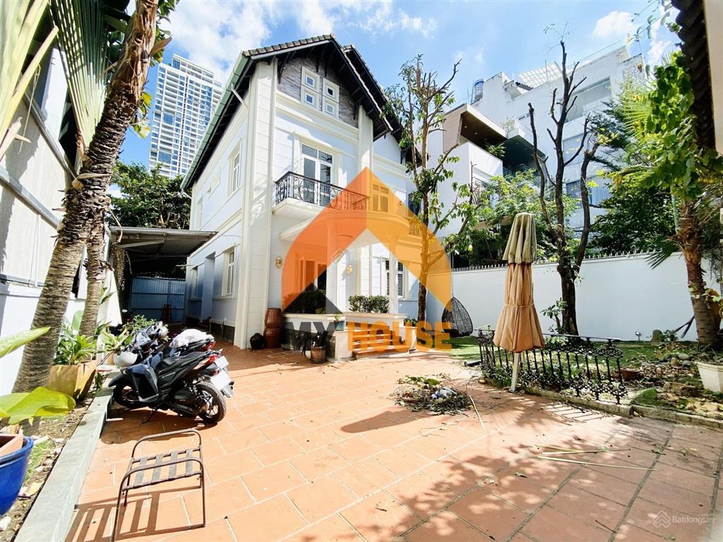 Sos! biệt thự trắng sân vườn thư giãn thảo điền 350m2