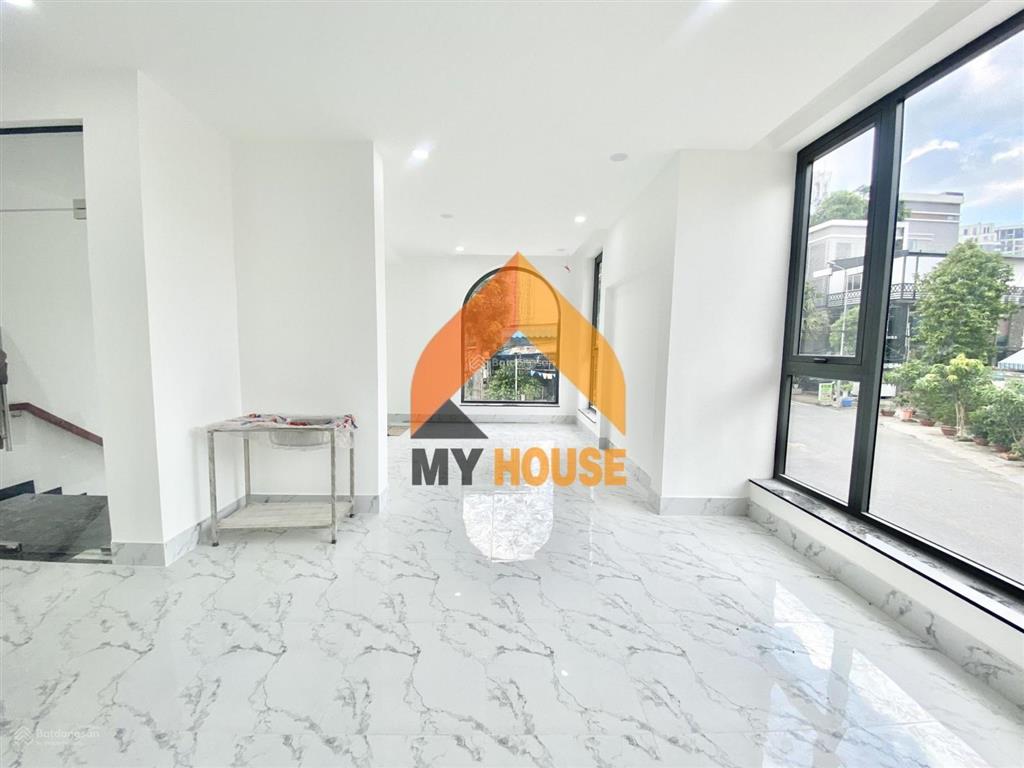 Myhouse chúng em cho thuê tòa nhà đẹp, độc, đỉnh quận 2