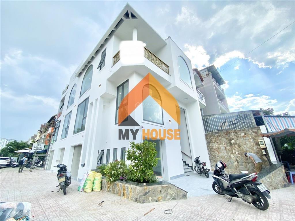 Myhouse chúng em cho thuê tòa nhà đẹp, độc, đỉnh quận 2