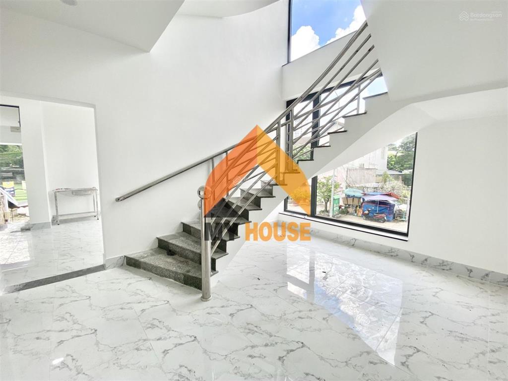 Myhouse chúng em cho thuê tòa nhà đẹp, độc, đỉnh quận 2