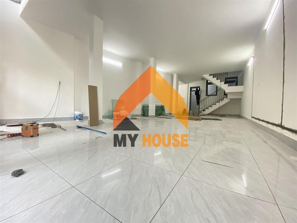 Mặt bằng ngay trần não, q2 mới tinh