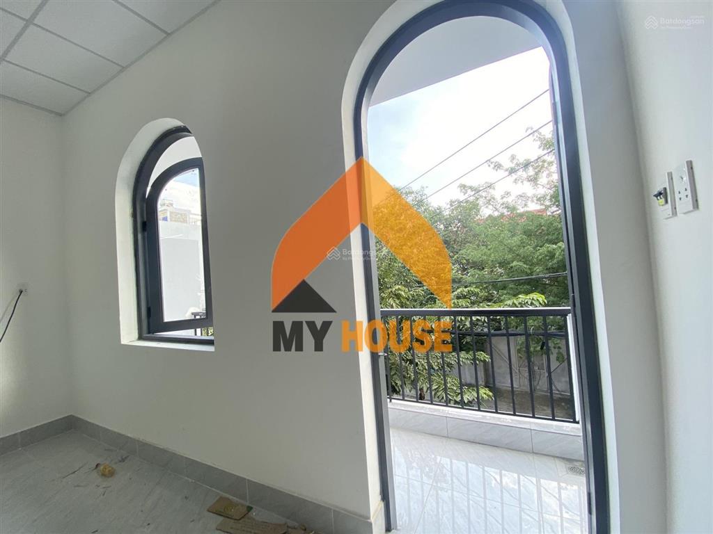 Mặt bằng ngay trần não, q2 mới tinh