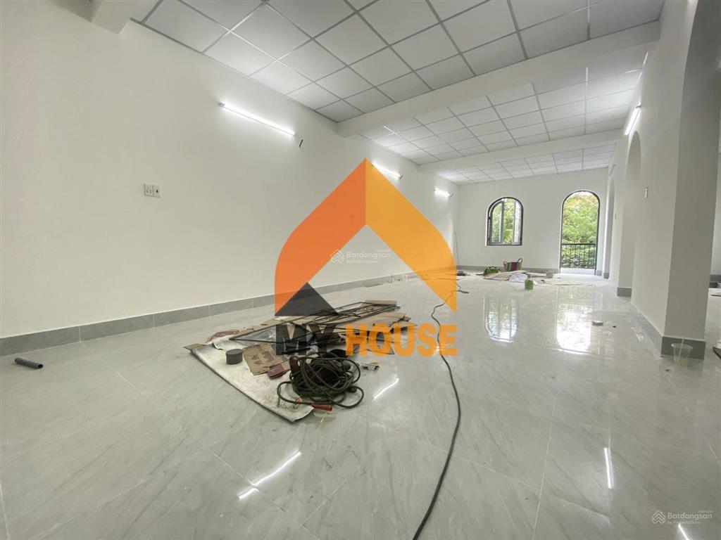 Mặt bằng ngay trần não, q2 mới tinh