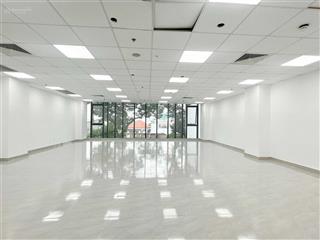 Cho thuê văn phòng mới đẹp sang trọng view kính sàn 100  215m2 trung tâm quận 3