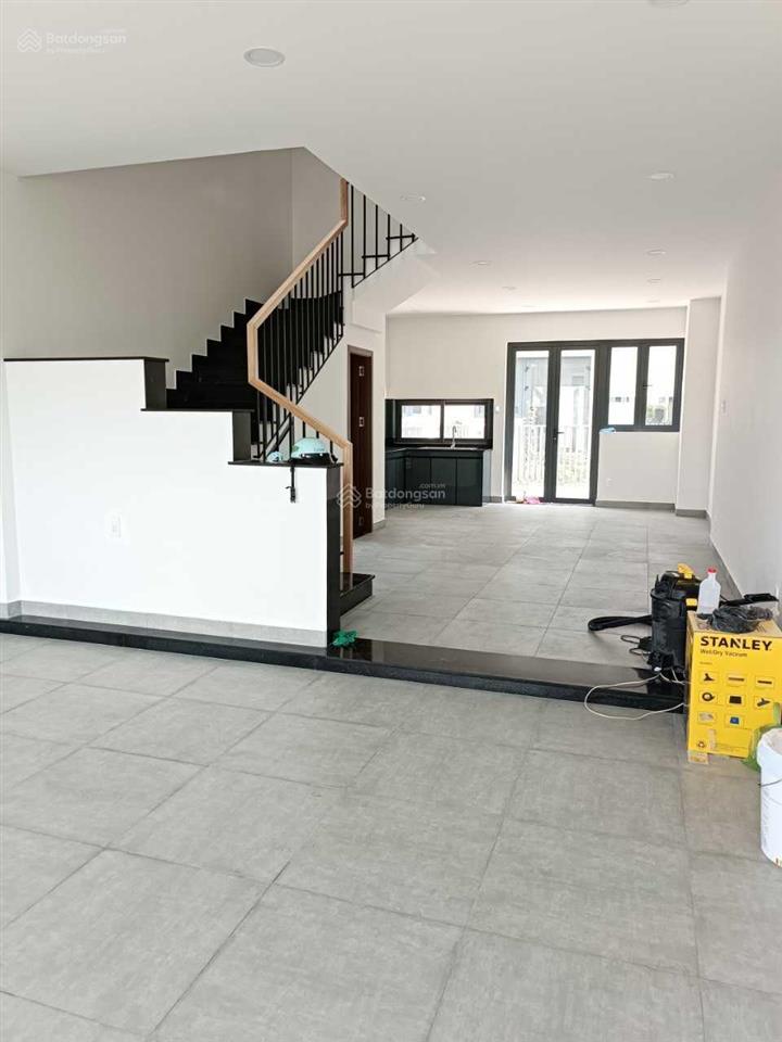 Cho thuê shophouse thuận tiện kd mọi ngành nghề giá 14tr/tháng.  0938 051 ***