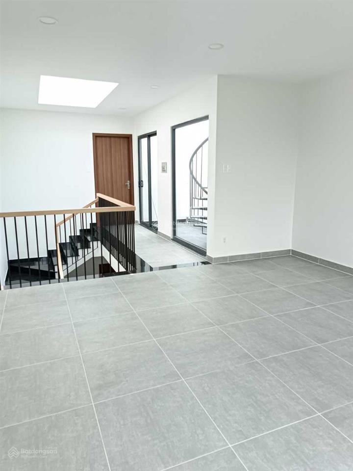 Cho thuê shophouse thuận tiện kd mọi ngành nghề giá 14tr/tháng.  0938 051 ***