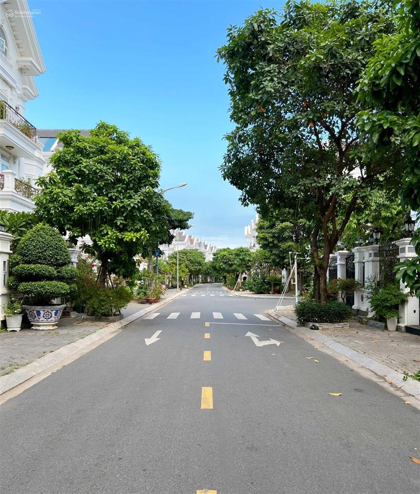 Giảm giá biệt thự góc 2 mt, có thang máy, nội thất gỗ sang trọng, cityland gardenhills. thanh tuyền