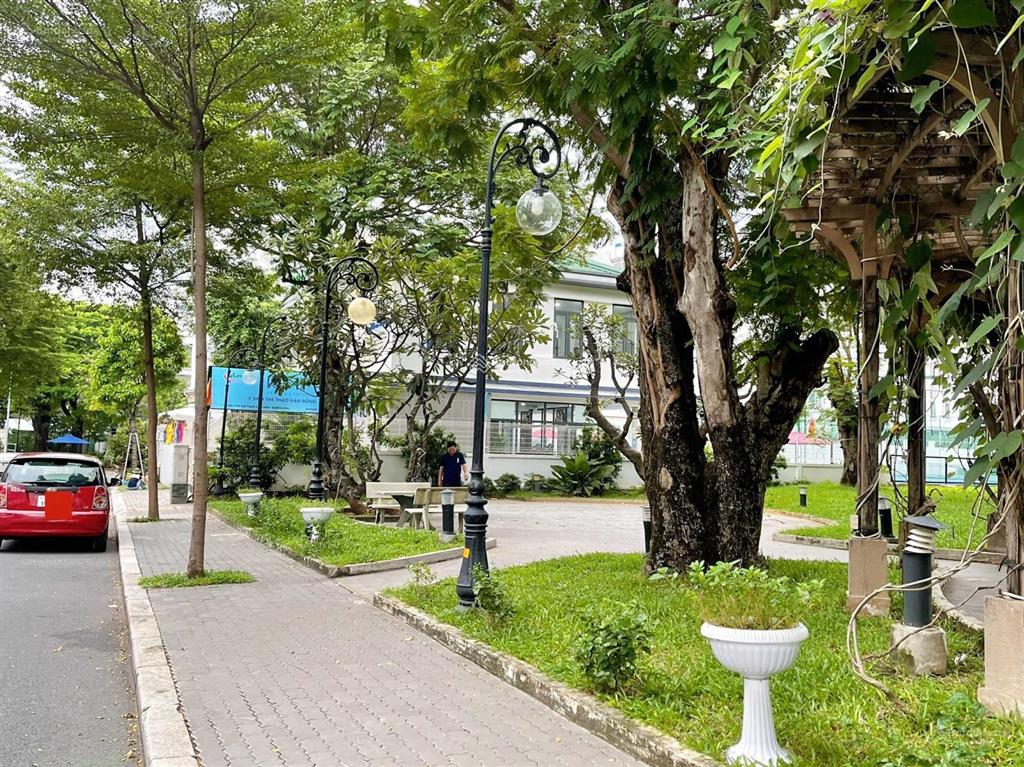 Giảm giá biệt thự góc 2 mt, có thang máy, nội thất gỗ sang trọng, cityland gardenhills. thanh tuyền