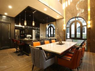 Cho thuê biệt thự đơn lập góc 400m2 full đồ luxury + thang máy để ở + kd nhà hàng, vp, trụ sở cty