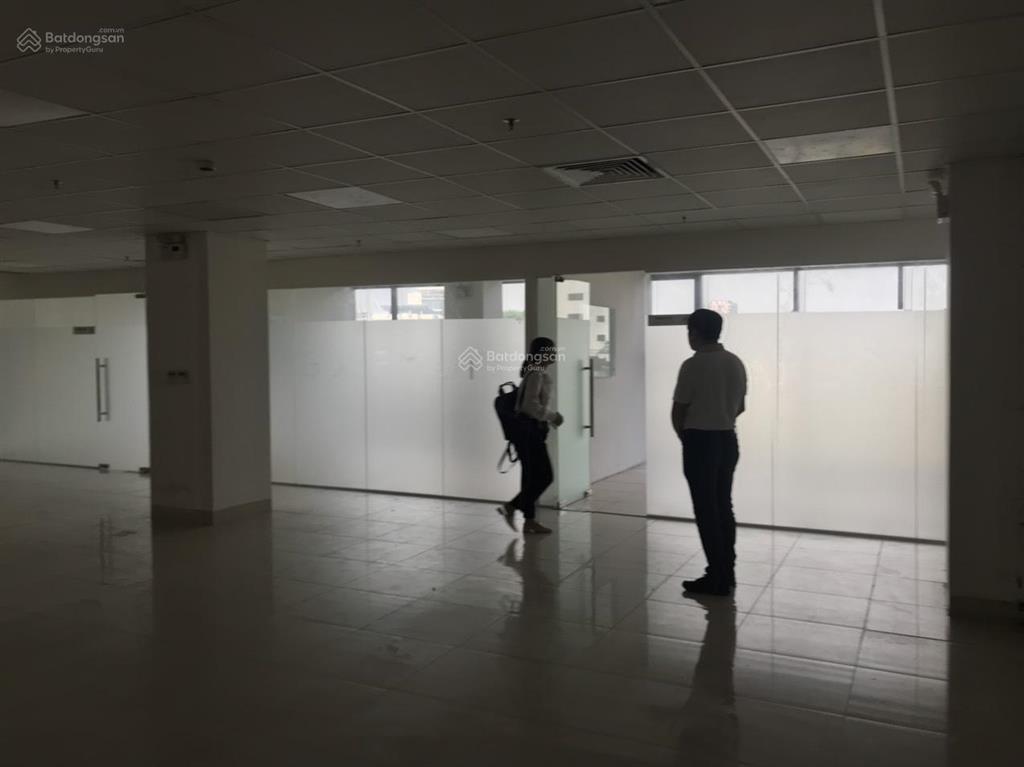 Cho thuê văn phòng phố lạc long quân, tây hồ dt 100m2, giá 120 nghìn/m2/th