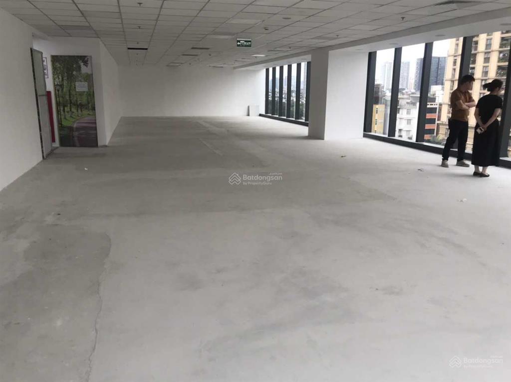 Cho thuê văn phòng dt 400m2 có thể chia nhỏ diện tích, phố trung hòa, giá thuê chỉ 200k/m2/th