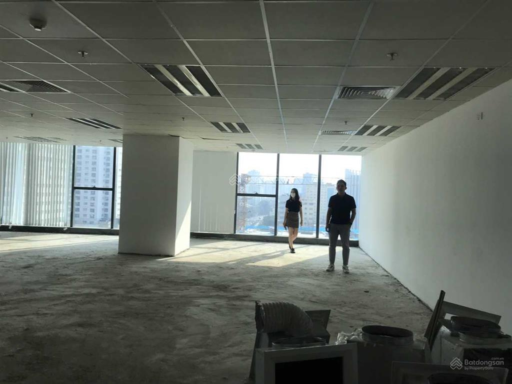 Cho thuê văn phòng dt 400m2 có thể chia nhỏ diện tích, phố trung hòa, giá thuê chỉ 200k/m2/th