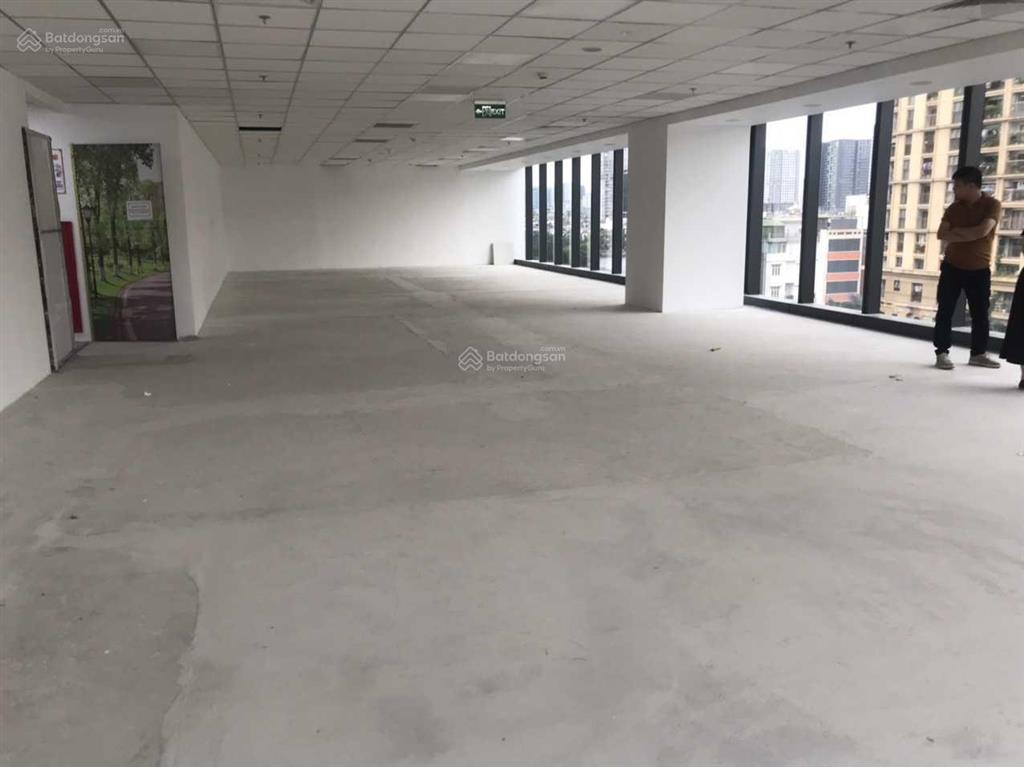 Cho thuê văn phòng dt 400m2 có thể chia nhỏ diện tích, phố trung hòa, giá thuê chỉ 200k/m2/th