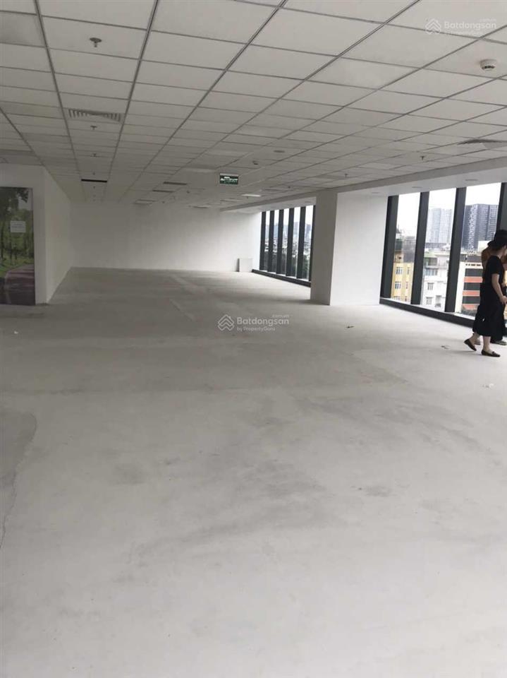 Cho thuê văn phòng dt 400m2 có thể chia nhỏ diện tích, phố trung hòa, giá thuê chỉ 200k/m2/th