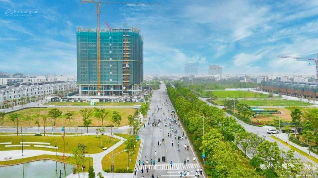 - Bán lô đất sổ đỏ 998 có diện tích 73,2m đường rộng 20,5m nhìn ra 14 tòa chung cư An Lạc Green Symphony đang xây 