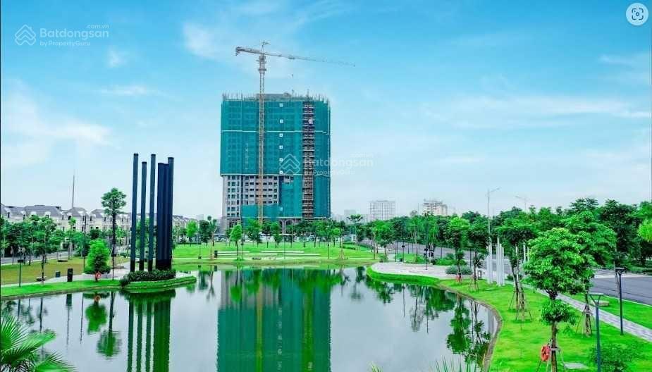 - Bán lô đất sổ đỏ 998 có diện tích 73,2m đường rộng 20,5m nhìn ra 14 tòa chung cư An Lạc Green Symphony đang xây 