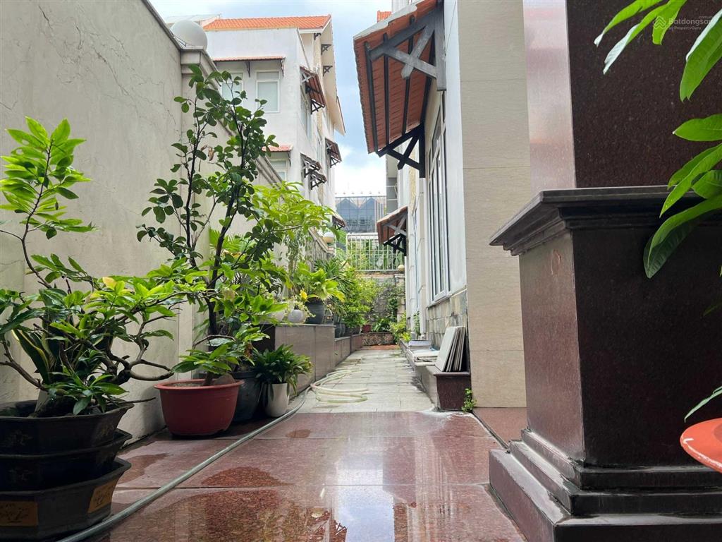 Bán biệt thự đẹp, hầm 3 lầu dt 10x20m, giá 50 tỷ, đường số 16, kdc him lam, phường tân hưng, quận 7