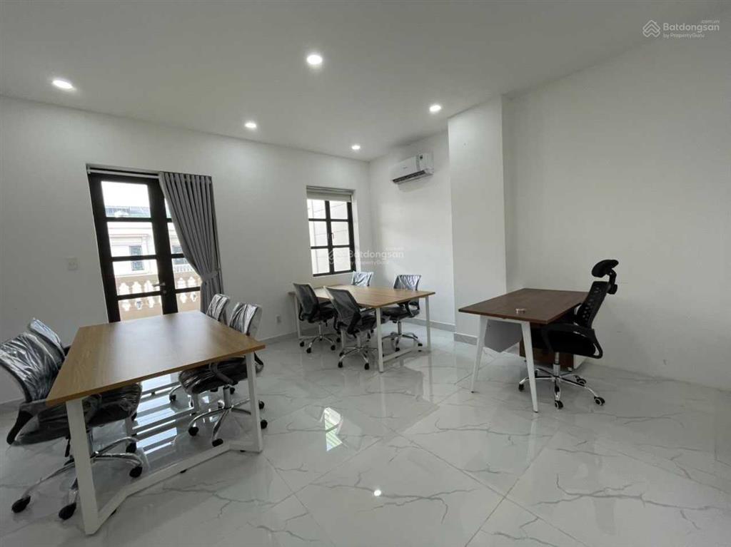 Chính chủ cho thuê nguyên sàn lầu 3 làm vp giá chỉ 11tr/tháng. có hầm để xe và sẵn máy lạnh