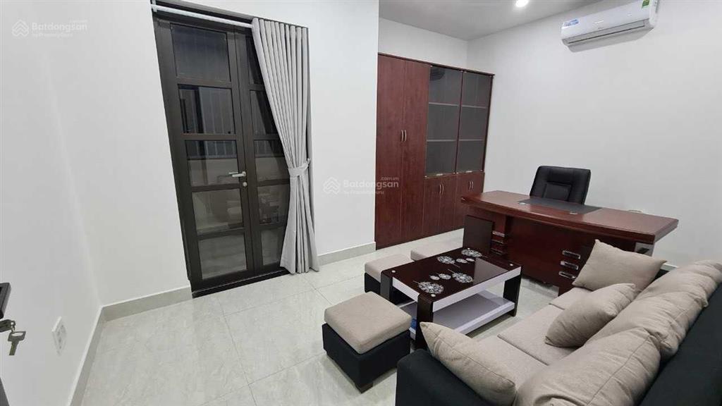 Chính chủ cho thuê nguyên sàn lầu 3 làm vp giá chỉ 11tr/tháng. có hầm để xe và sẵn máy lạnh