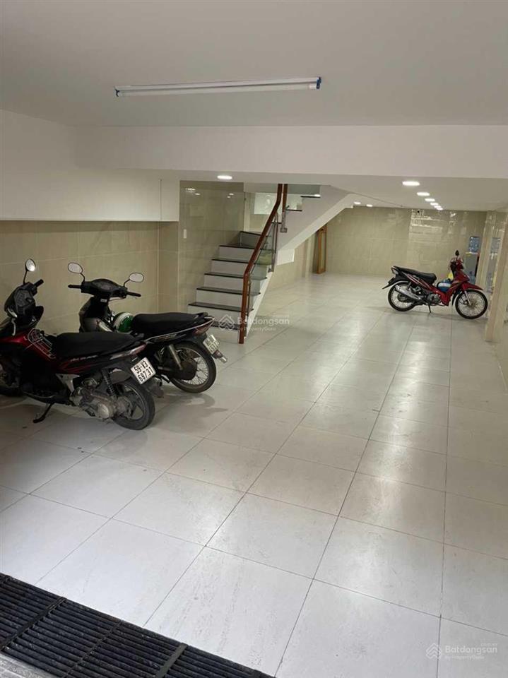 Chính chủ cho thuê nguyên sàn lầu 3 làm vp giá chỉ 11tr/tháng. có hầm để xe và sẵn máy lạnh