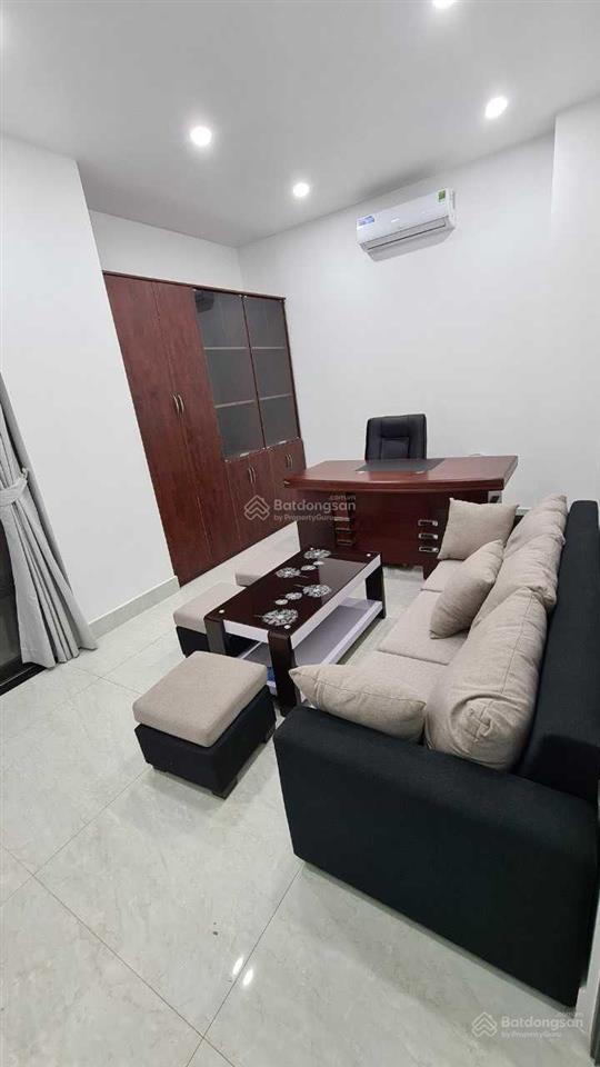 Chính chủ cho thuê nguyên sàn lầu 3 làm vp giá chỉ 11tr/tháng. có hầm để xe và sẵn máy lạnh