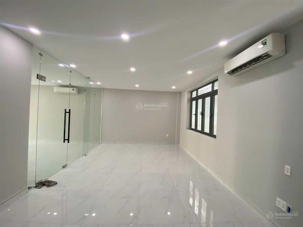 Cho thuê nhà nguyên căn kdc him lam có thang máy tiện làm vp/ở giá 35 triệu/th